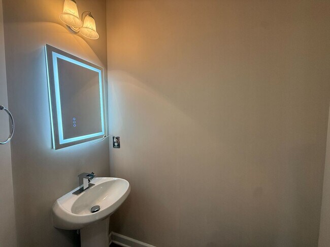 Building Photo - Market Common - 2 Bedroom / 2.5 Bathroom Townhouse