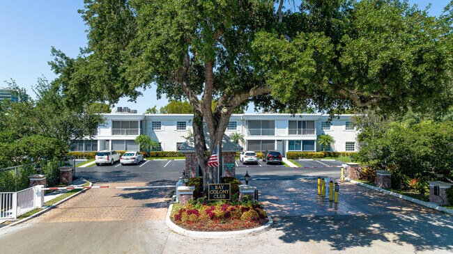 Building Photo - 6515 Bay Club Dr