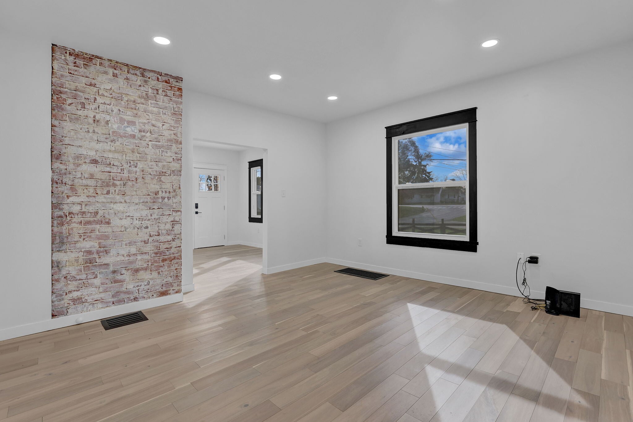 Building Photo - 119 N Ohio Ave