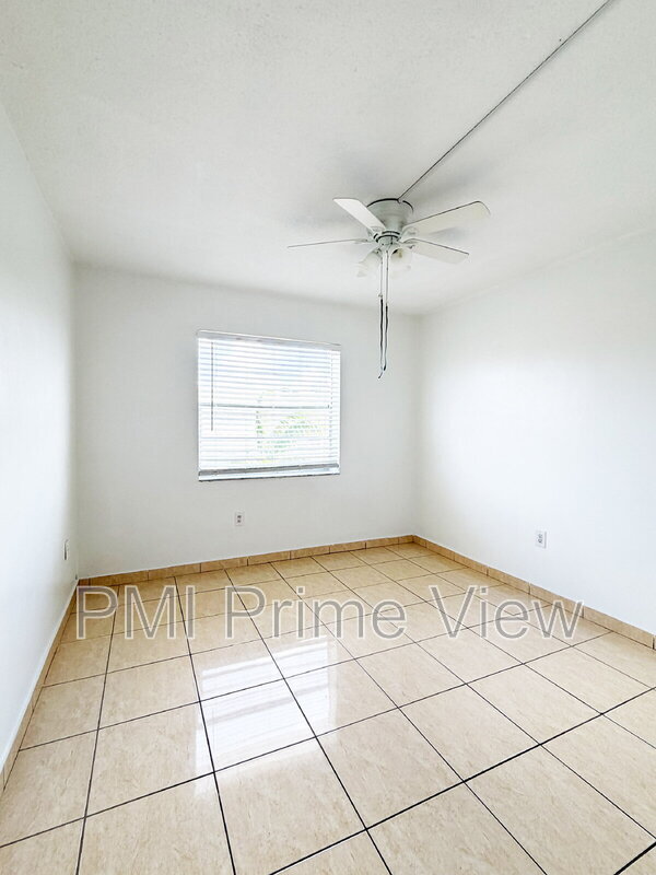 Building Photo - 495 NW 72nd Ave