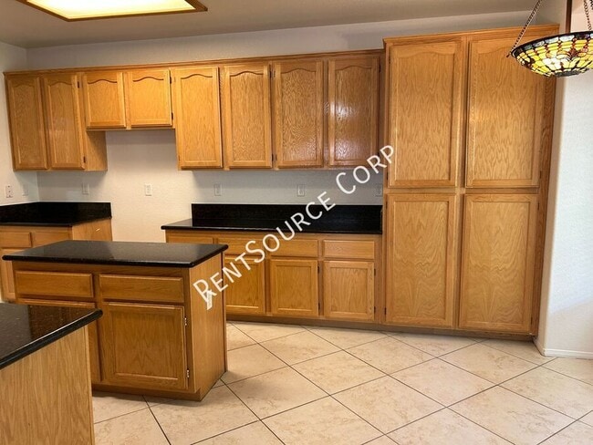 Building Photo - 39821 Sunstar St