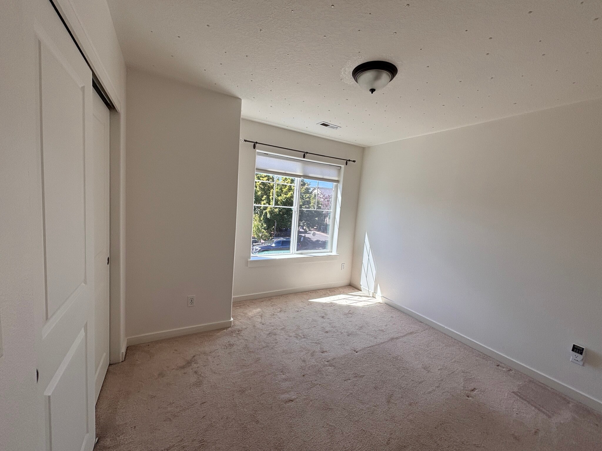 Building Photo - 4128 SW Dalton Pl