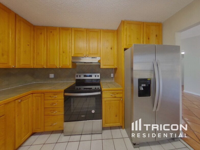 Building Photo - 2981 Snow Dr