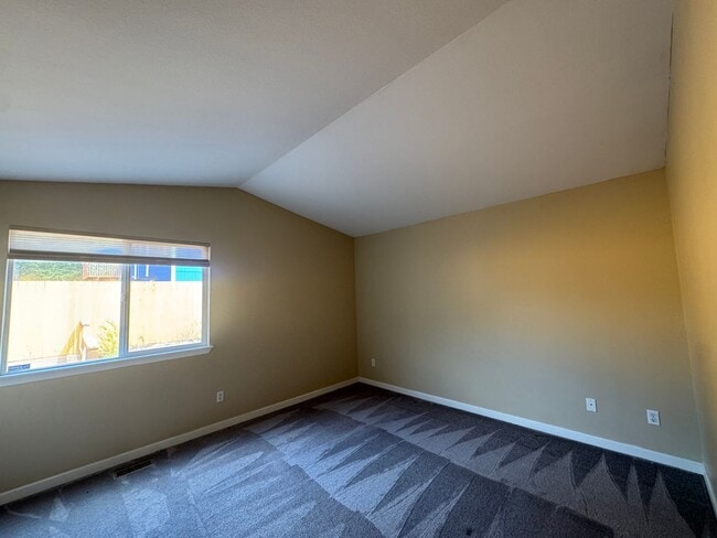 Building Photo - Beautiful One Story House - 3 bed in Spanaway!