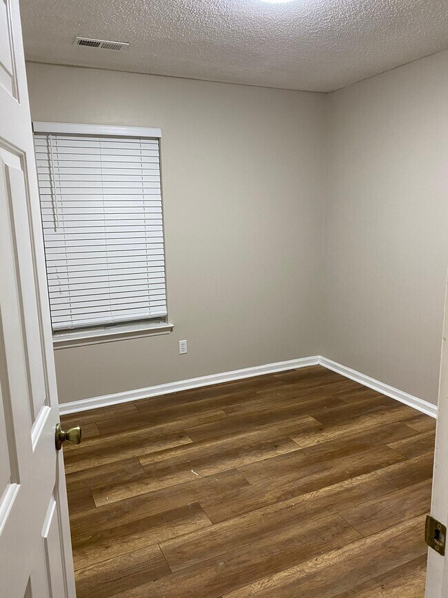 Building Photo - 3501 Chistow Rd