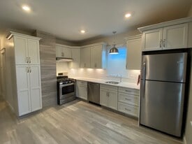 Building Photo - 7 Vale St