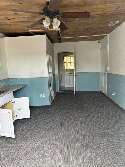 Building Photo - 979 Croton Rd