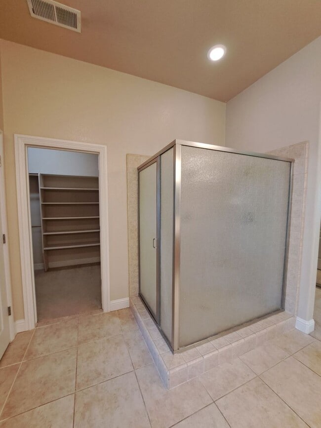 Building Photo - Charming 4 Bedroom House To Call Home!