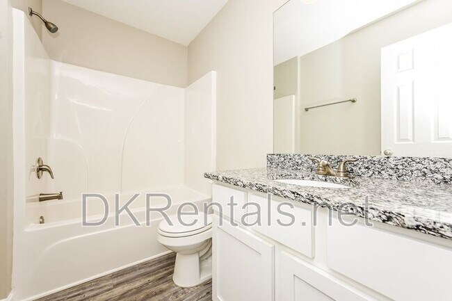 Building Photo - 402 Whippet St