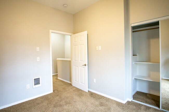 Building Photo - Contemporary Townhouse w Electric Fireplace, DW, & Juliette Balcony!