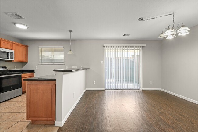 Building Photo - 1520 Sherwood Forest St