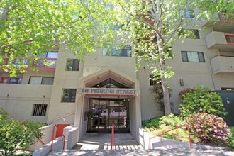 Building Photo - Spacious Adam's Point Condo Available NOW!