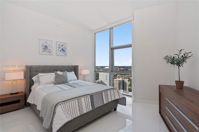 Building Photo - 851 NE 1st Ave