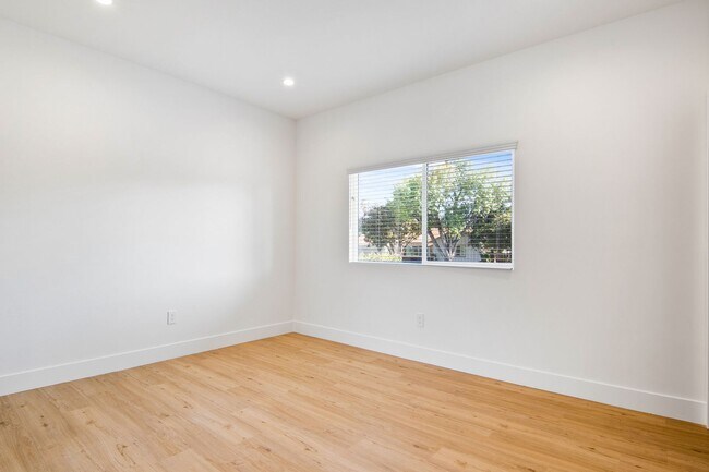 Building Photo - Modern 5 bedroom House for lease in Northr...