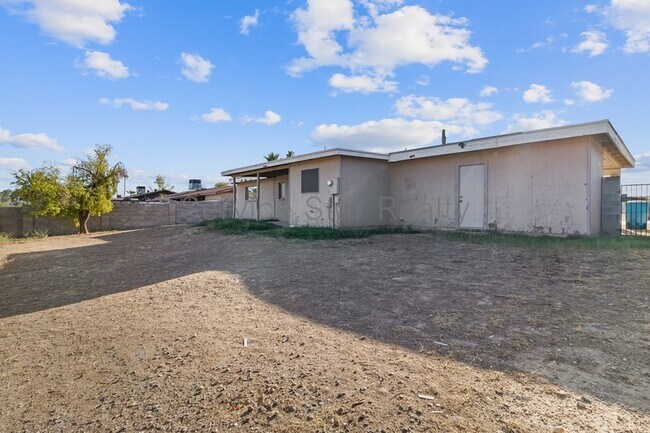 Building Photo - 13027 N 28th St