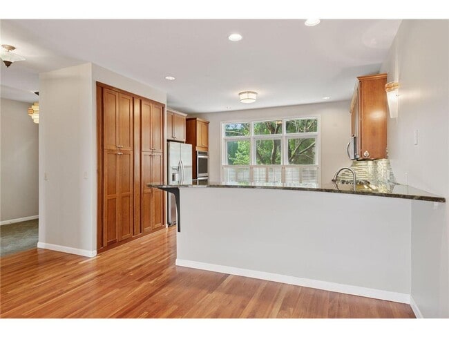 Building Photo - 226 Ridgewood Ave