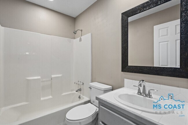 Building Photo - 108 N Island View Ave