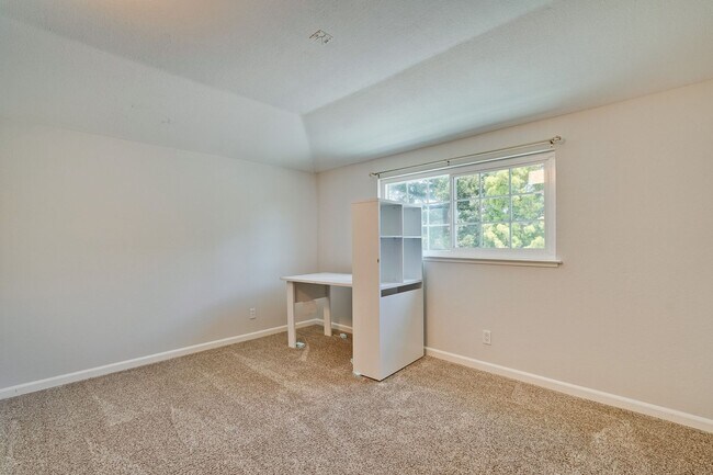 Building Photo - Spacious 3-Bed Almaden Valley Home with Bo...