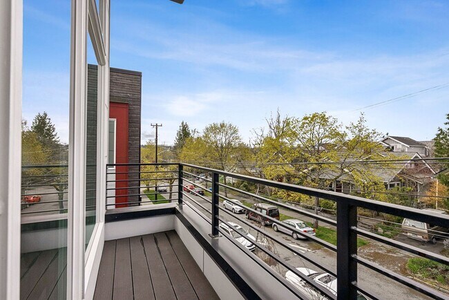Building Photo - Judkin Parks Townhome