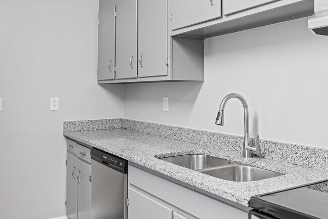 Building Photo - 105 P' Poole Ave #101: Red Bank 1Bed/1Bath Apartment w/ Laundry Units, Central AC, and Granite Co...