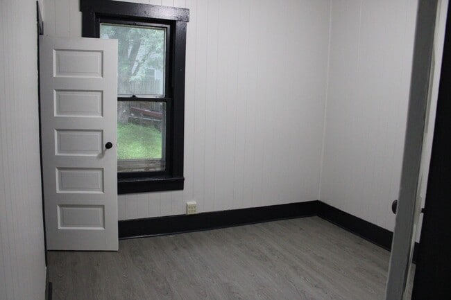 Building Photo - 605 E River Ave