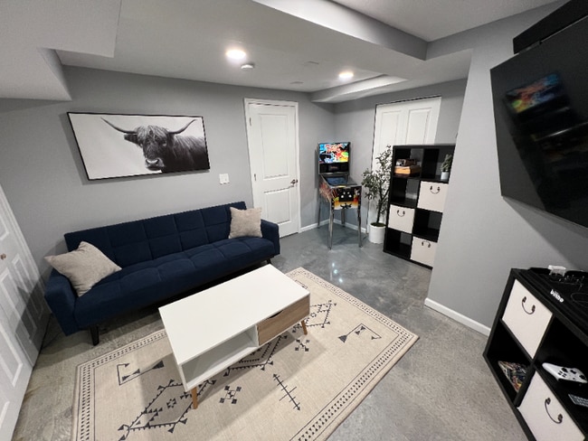 Building Photo - 1560 S Stickney St