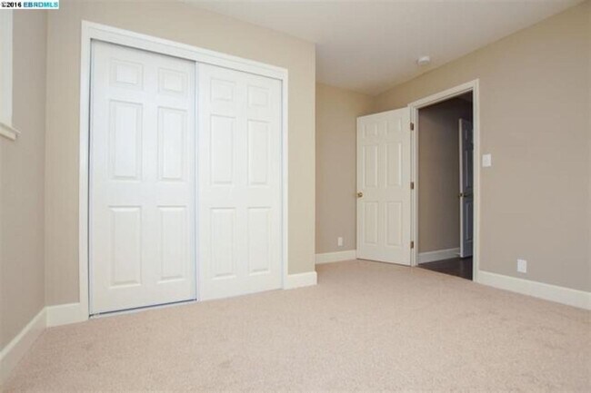 Building Photo - 1345 Shell Ct