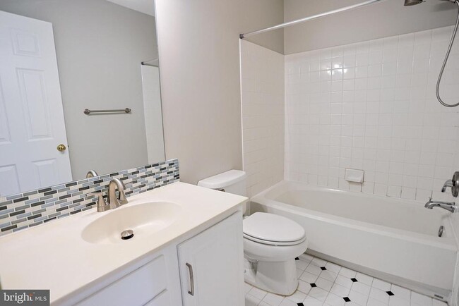 Building Photo - 3641 Bracknell Dr