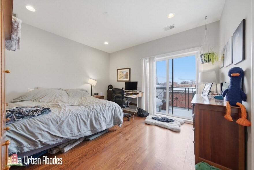 Building Photo - 2114 W Rice St