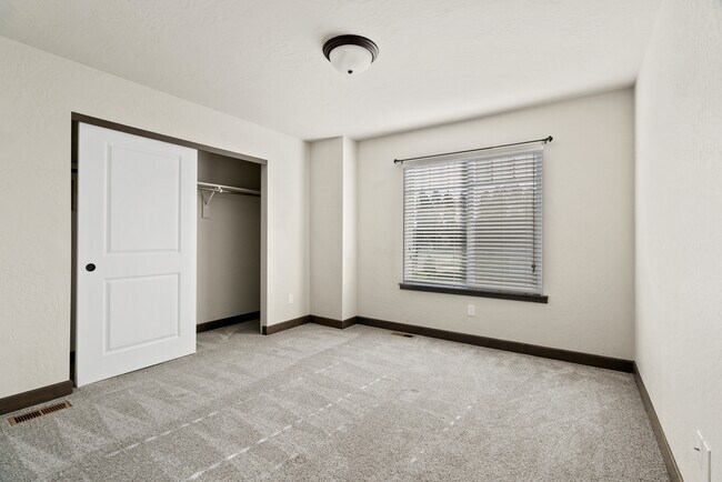 Building Photo - 6433 N Idlewood
