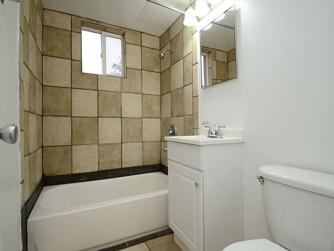 Building Photo - 612 N 46th St