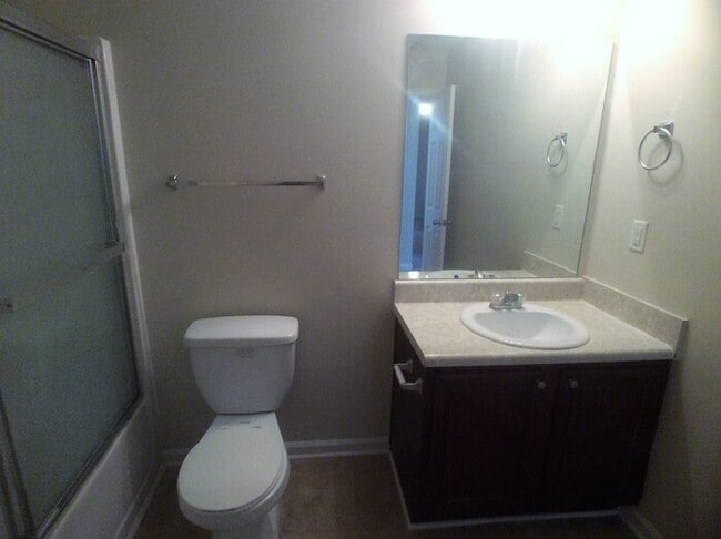 Building Photo - 1894 Roble Dr