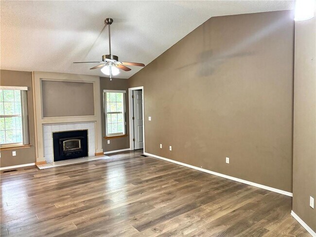 Building Photo - 2 Brittany Ln