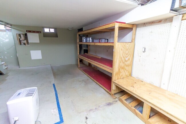 Building Photo - Charming 2 Bedroom 1 bath Row near Rittenh...
