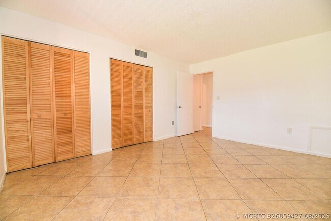 Building Photo - 6054 Forest Hill Blvd