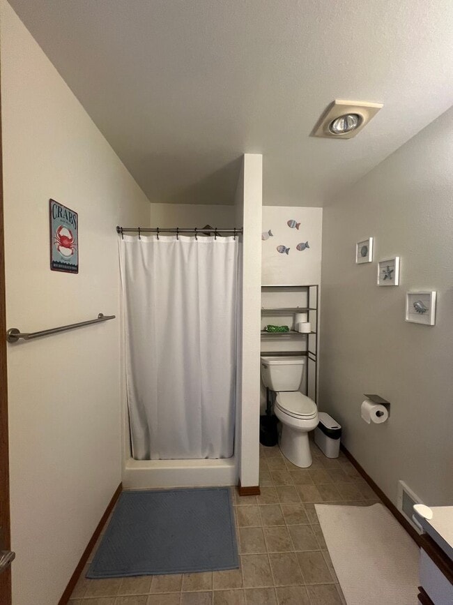 Building Photo - 2Bd 2Ba Waterfront Mariners Cove Condo in ...