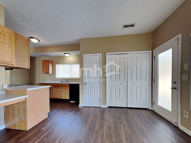 Building Photo - 1115 Sunset Dr