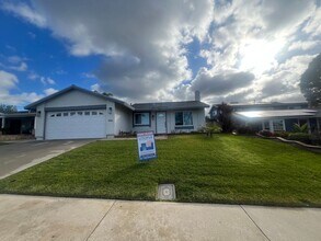 Building Photo - Single family home located in desirable Yorba Linda neighborhood! SMALL/MEDIUM DOGS OK!