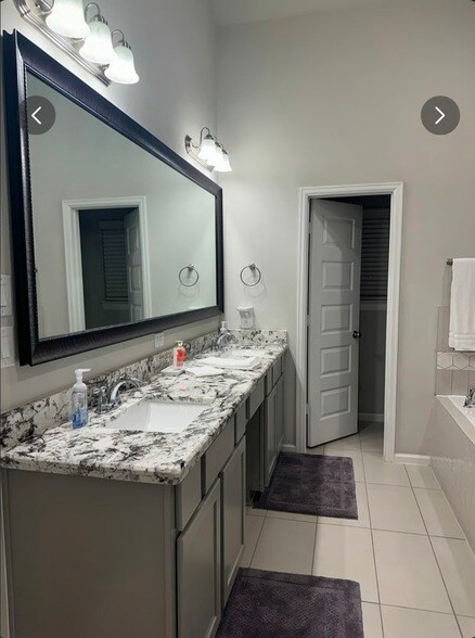 Building Photo - 10609 Centre Forest Dr