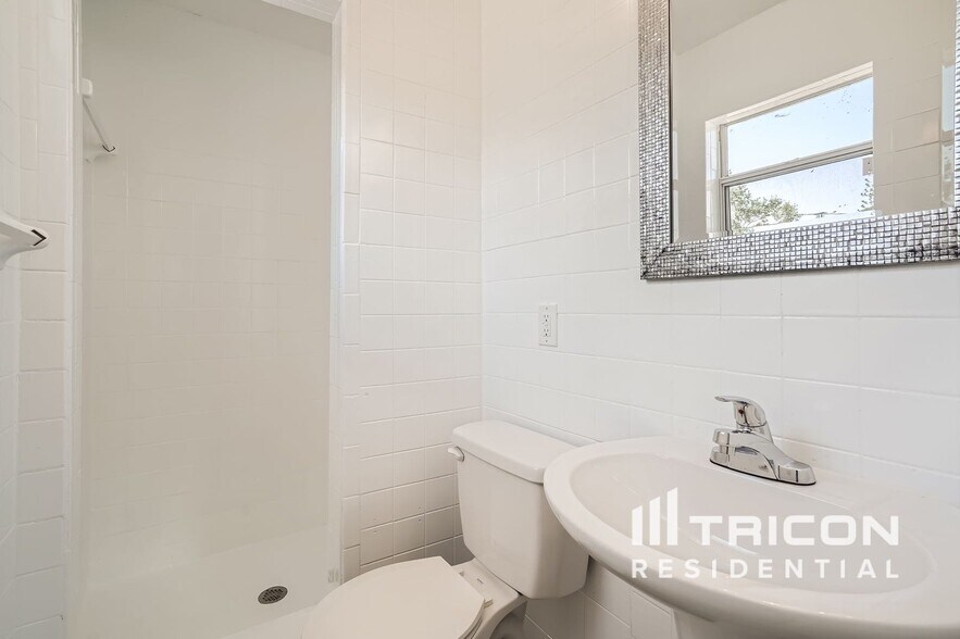 Building Photo - 2730 Avocado Dr