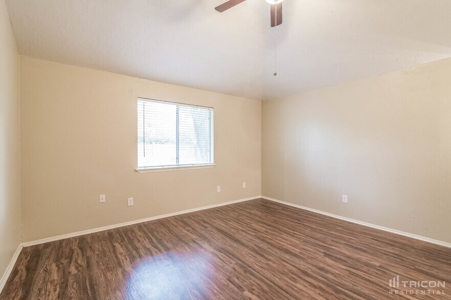 Building Photo - 2602 Carson Dr