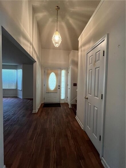 Building Photo - 5420 Sapphire Cir