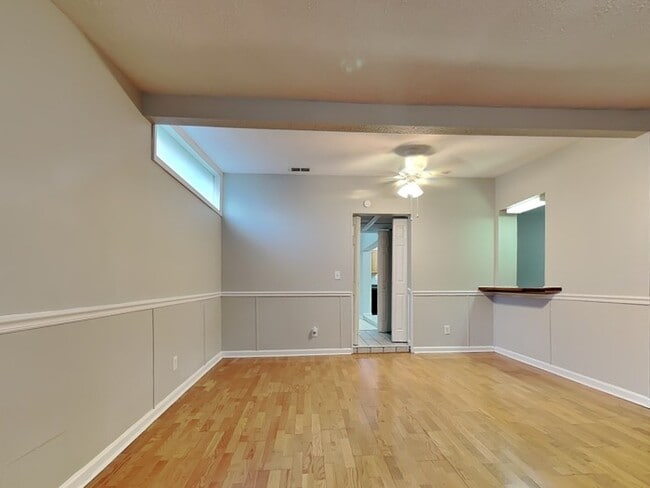 Building Photo - 6936 Clovis Rd