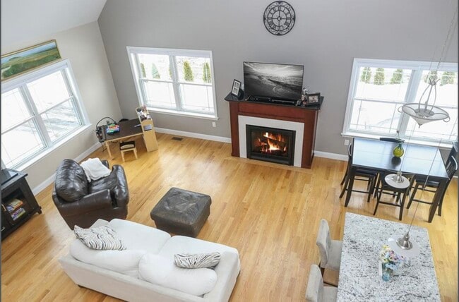 Building Photo - 9 Gulliver Ave