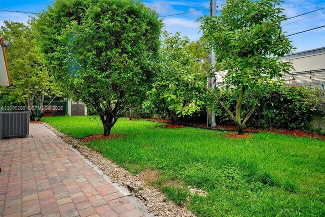 Building Photo - 6820 SW 86th Ave