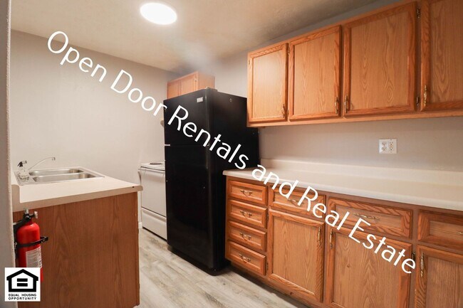 Building Photo - 328 N State St