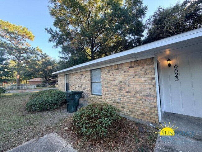 Building Photo - Charming 2 Bedroom Unit in Milton Heights!