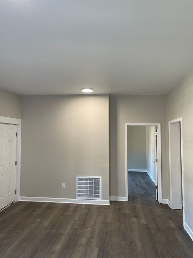 Building Photo - 628 Goldfloss St