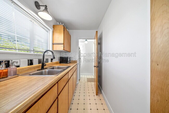 Building Photo - 731 Mermaid Ave