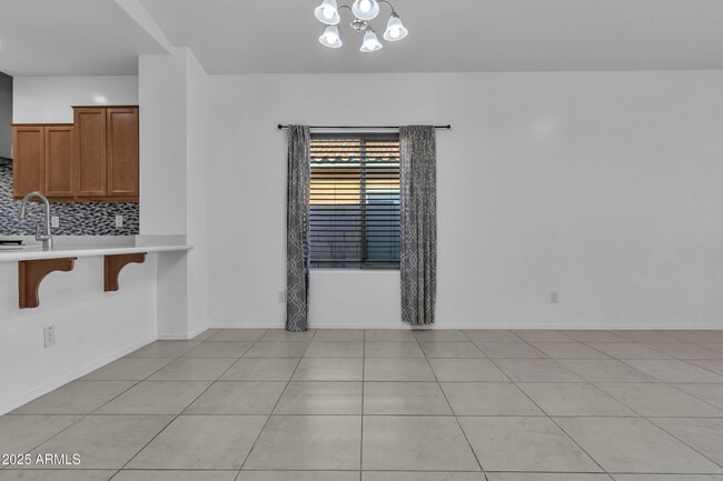 Building Photo - 2354 E Bellerive Dr